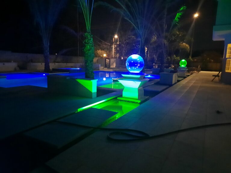 ACRYLIC SPHERE FOUNTAIN 076